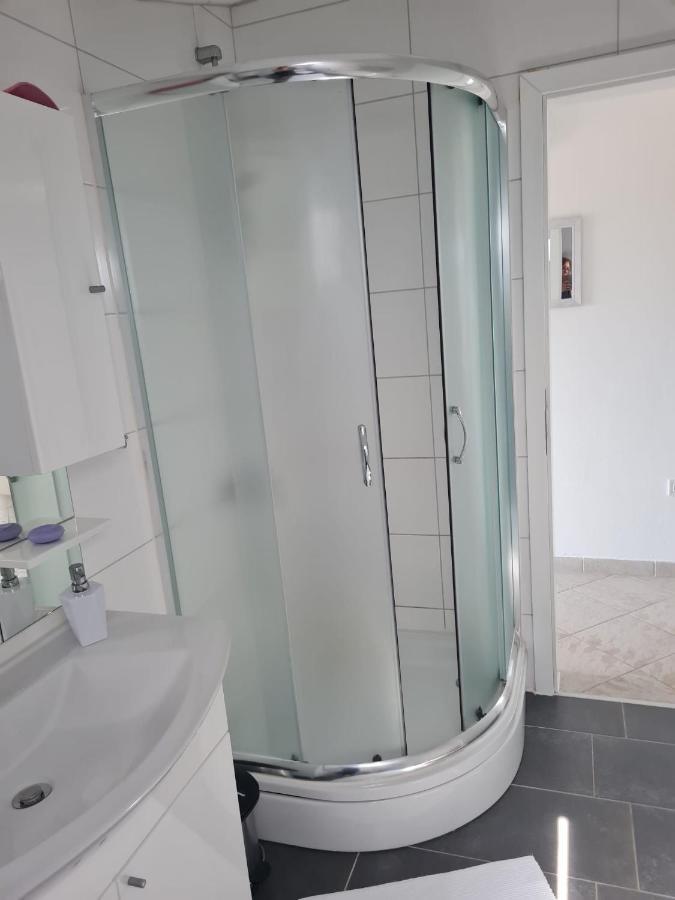 Villa Mena Vir Eksteriør billede