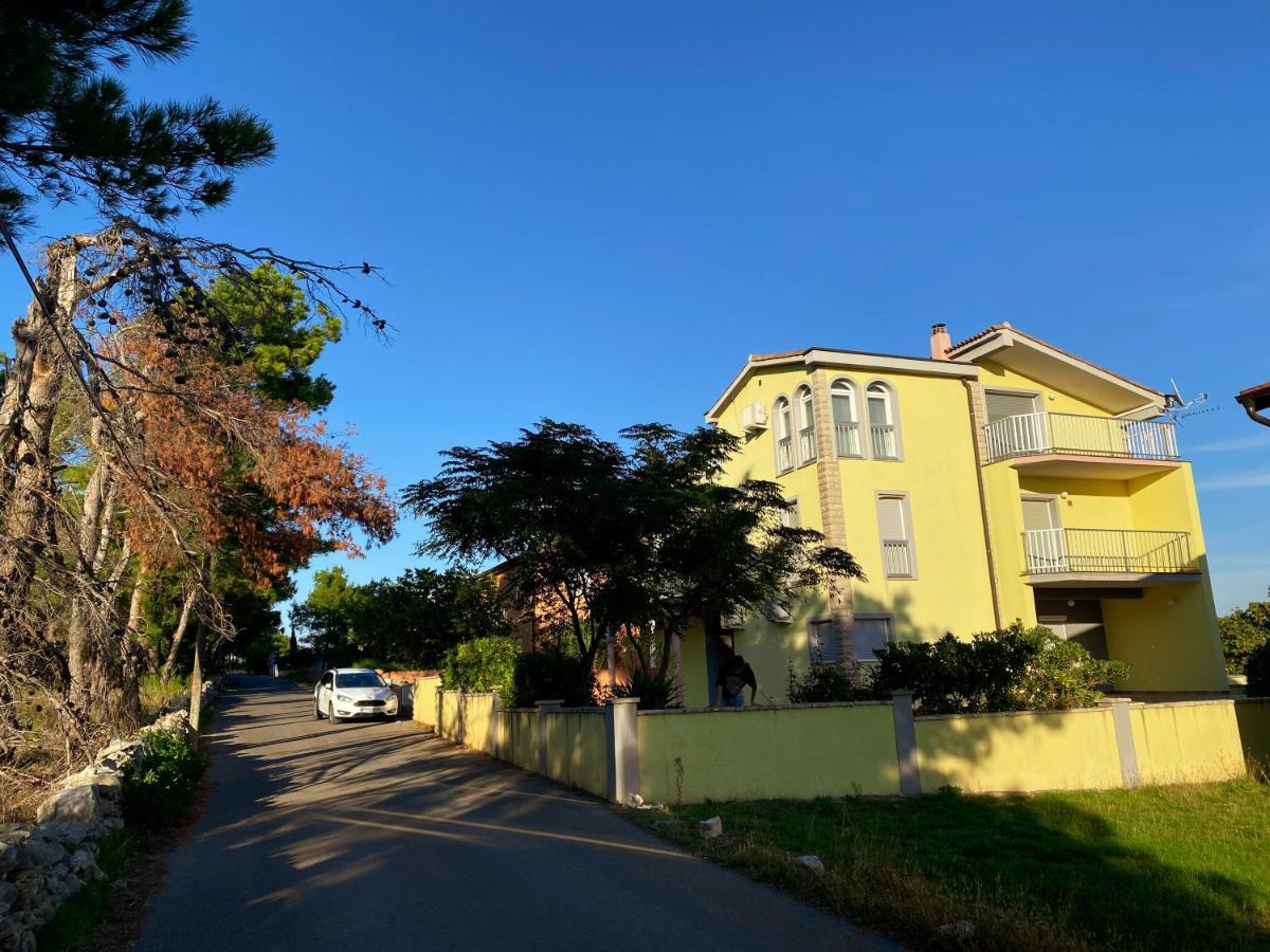 Villa Mena Vir Eksteriør billede