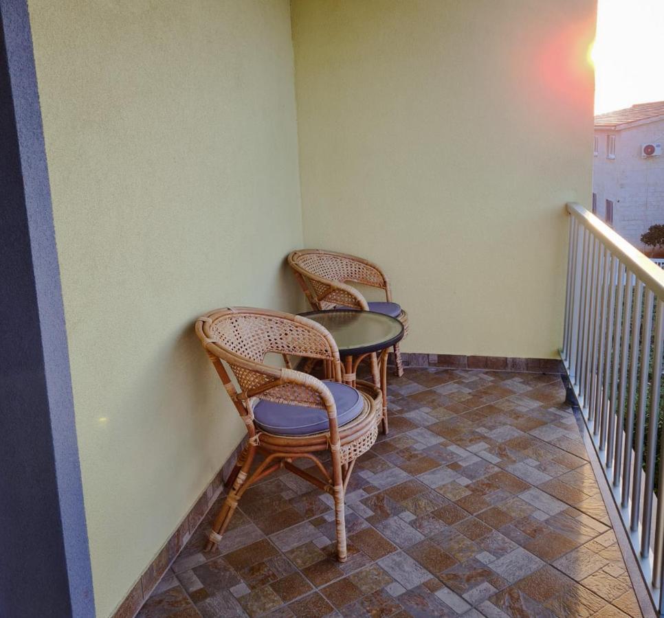 Villa Mena Vir Eksteriør billede